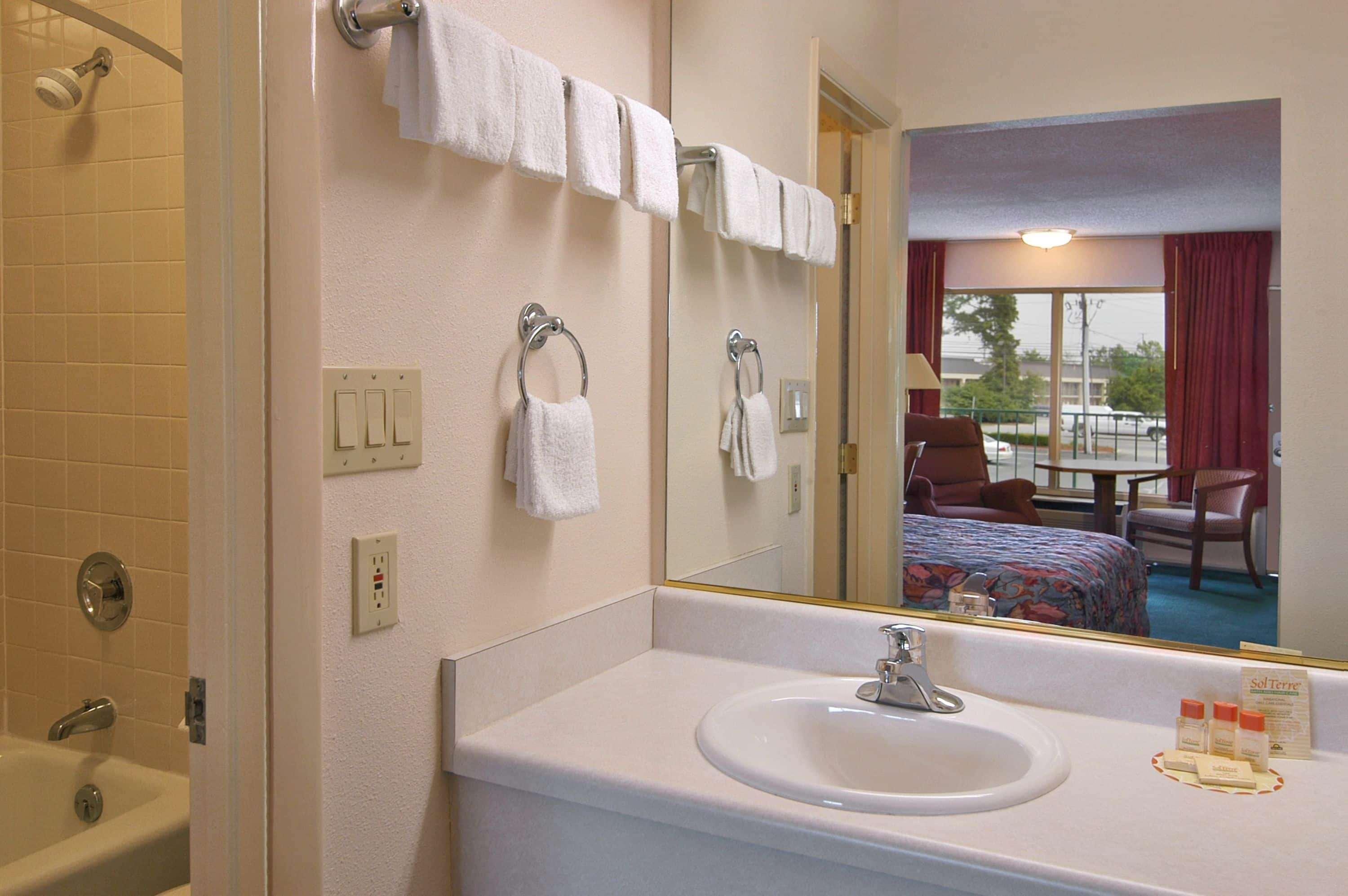 Days Inn By Wyndham Wilmington / University Extérieur photo